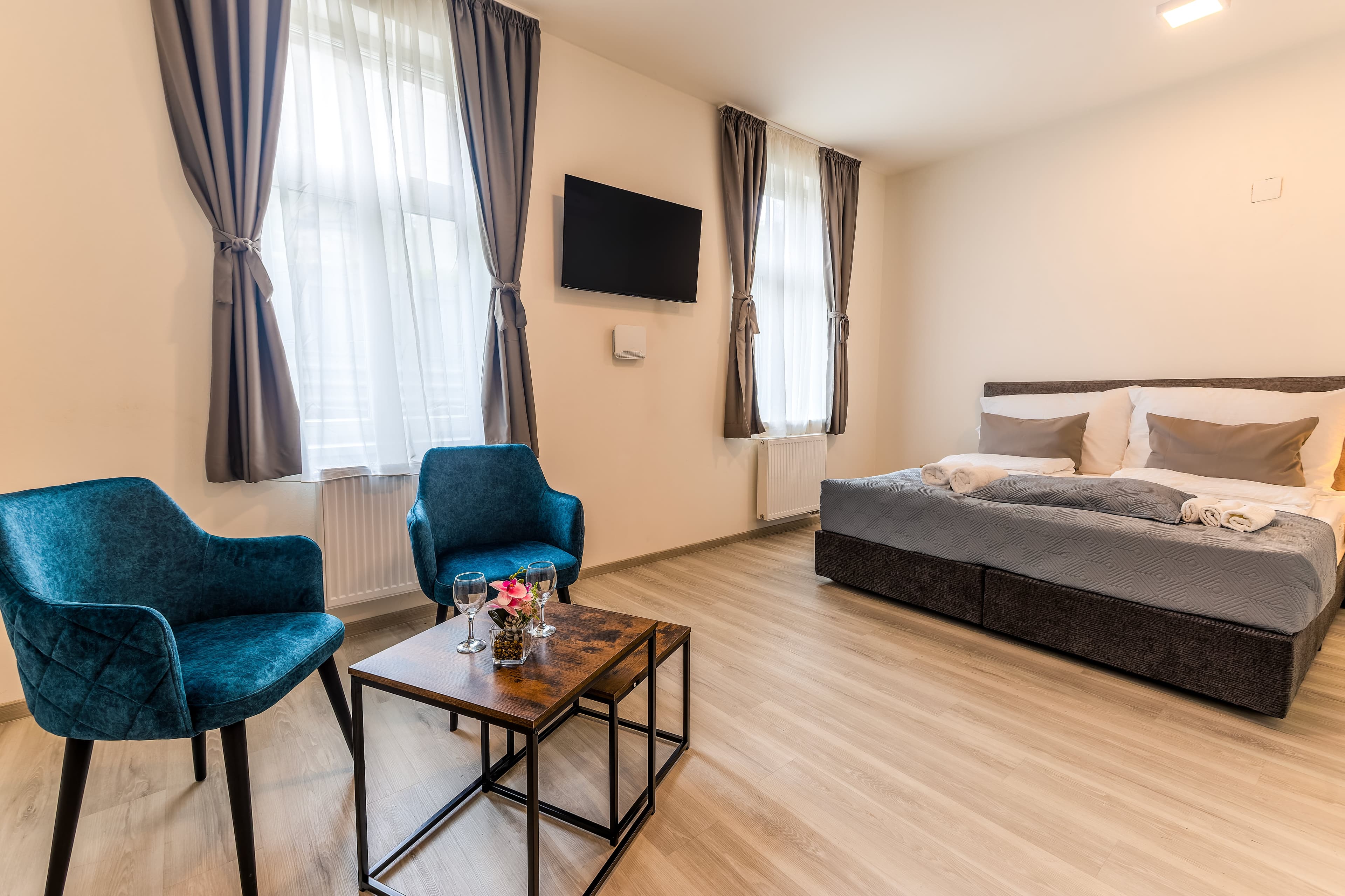 Room 2 - 0K9A1223_openWith-HDR